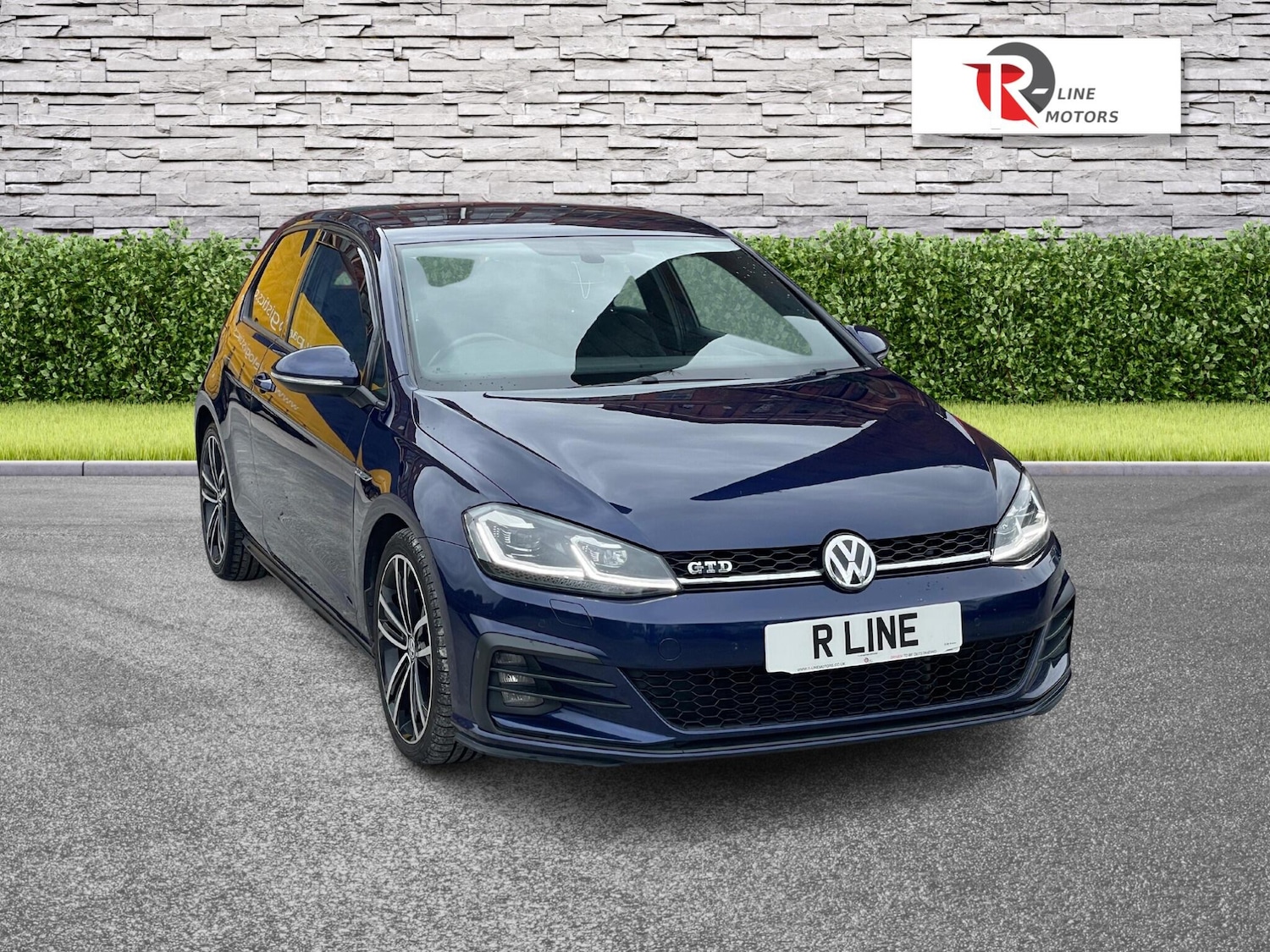 Used Volkswagen Golf 2017 for sale - 76151240: Photo 2