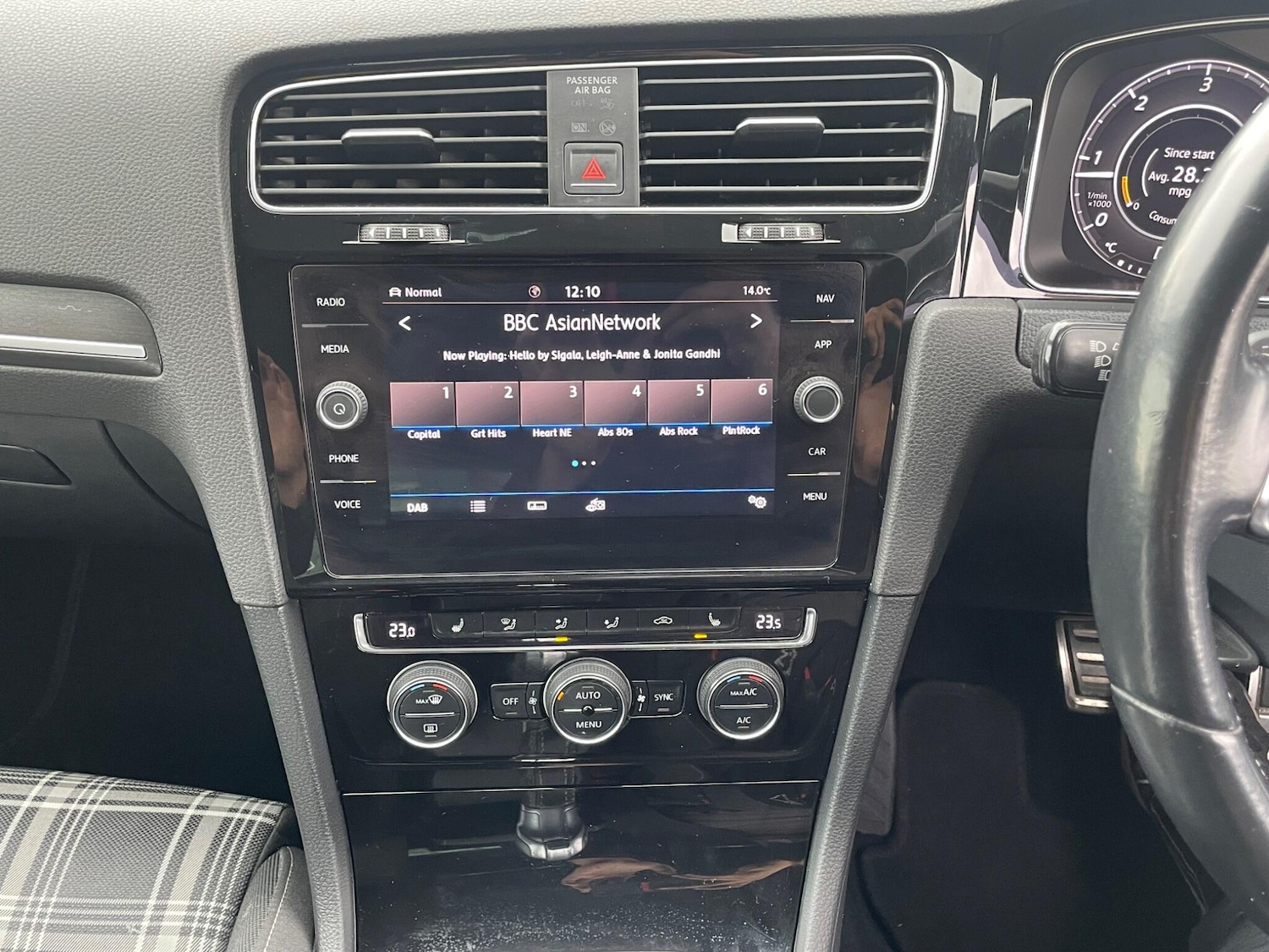 Used Volkswagen Golf 2017 for sale - 76151240: Photo 27