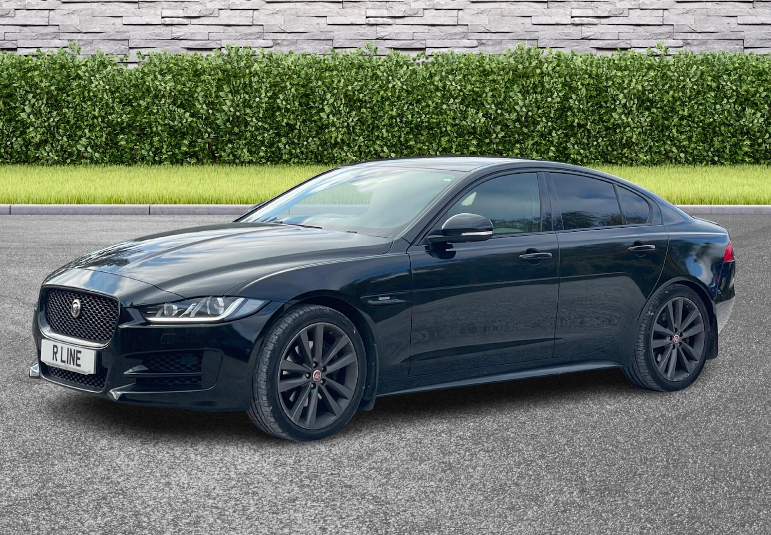 Used Jaguar XE 2016 for sale - 76423789: Photo 3