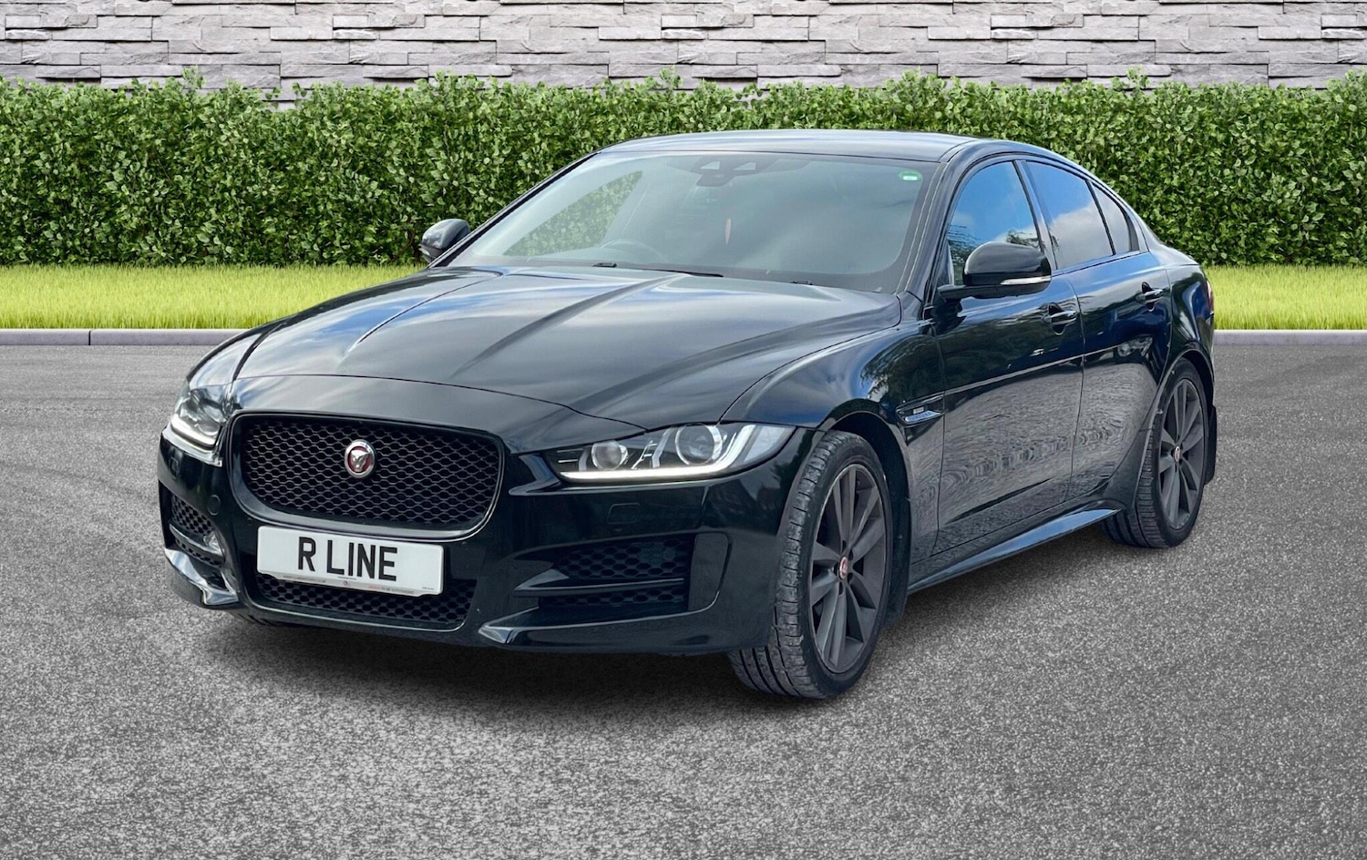 Used Jaguar XE 2016 for sale - 76423789: Photo 4