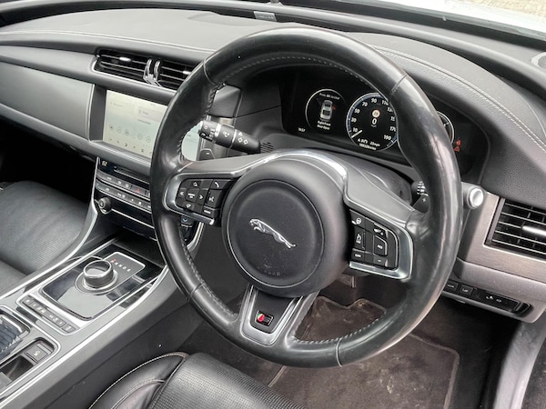 Used Jaguar XF 2016 for sale - 76138674: Photo 9