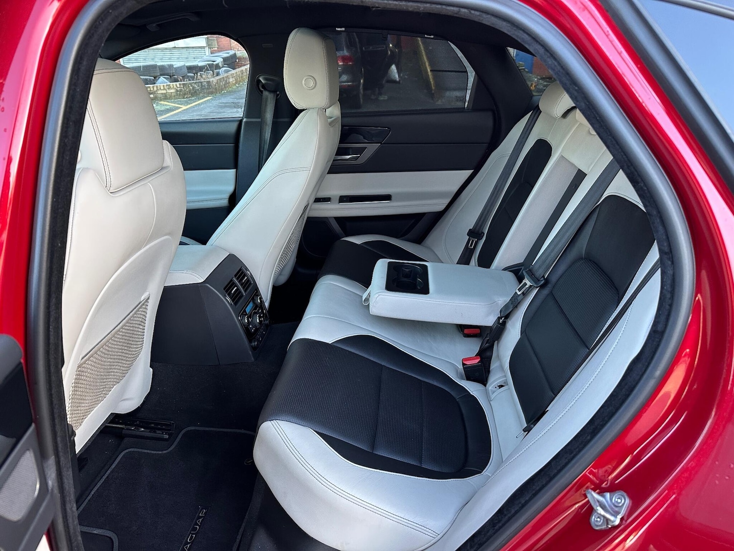 Used Jaguar XF 2018 for sale - 77131407: Photo 29