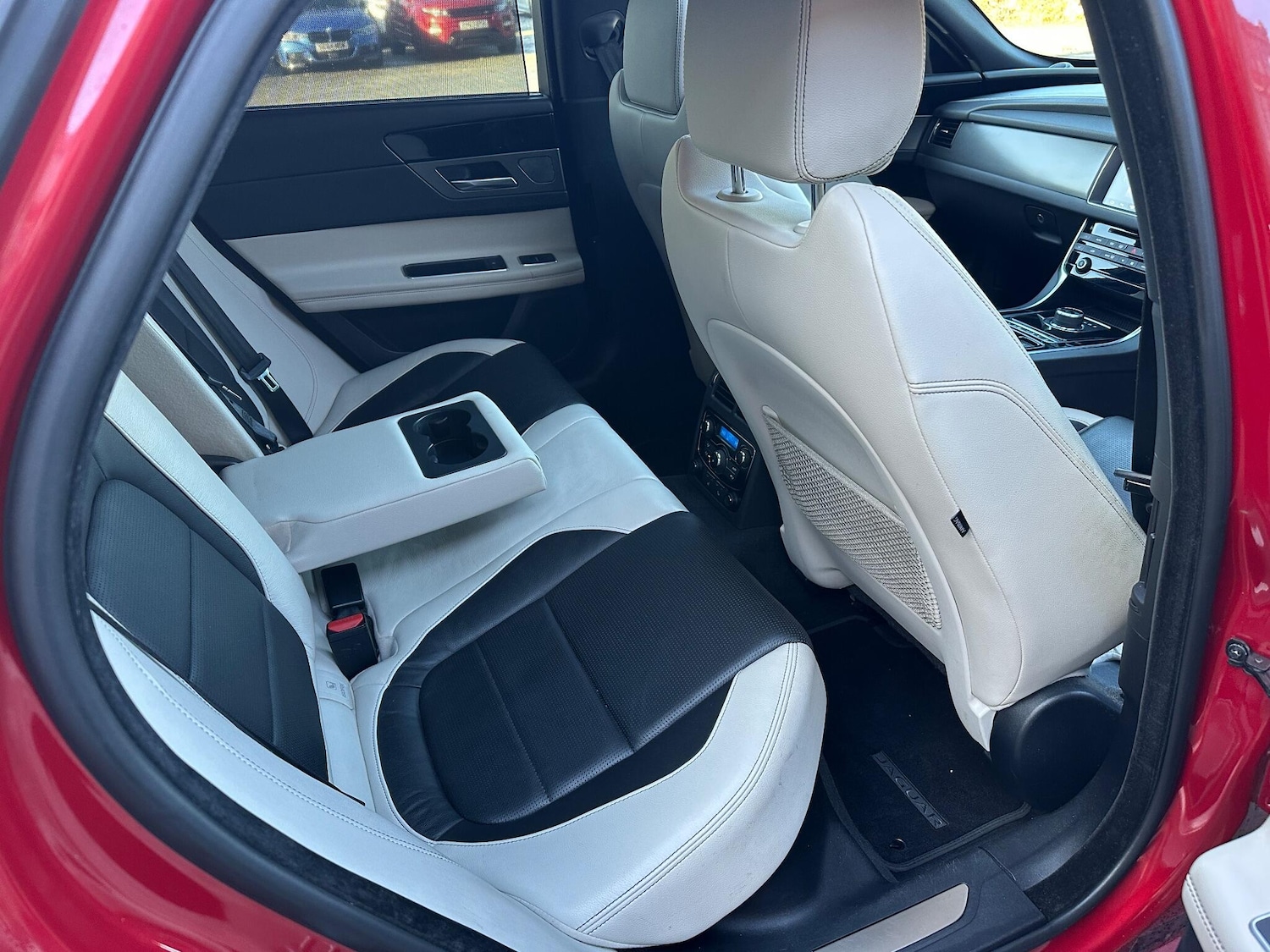 Used Jaguar XF 2018 for sale - 77131407: Photo 32