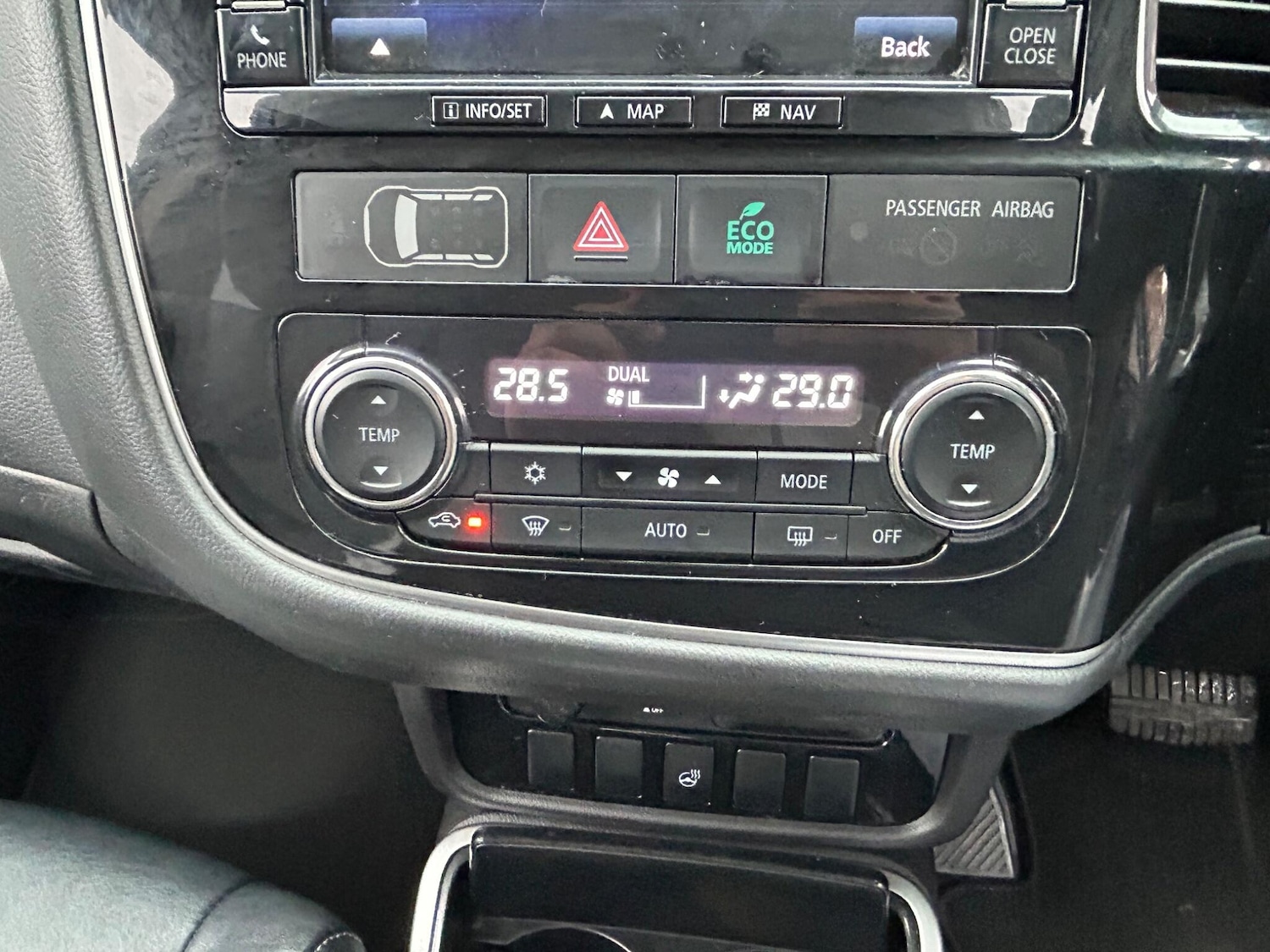 Used Mitsubishi Outlander 2016 for sale - 77102020: Photo 32