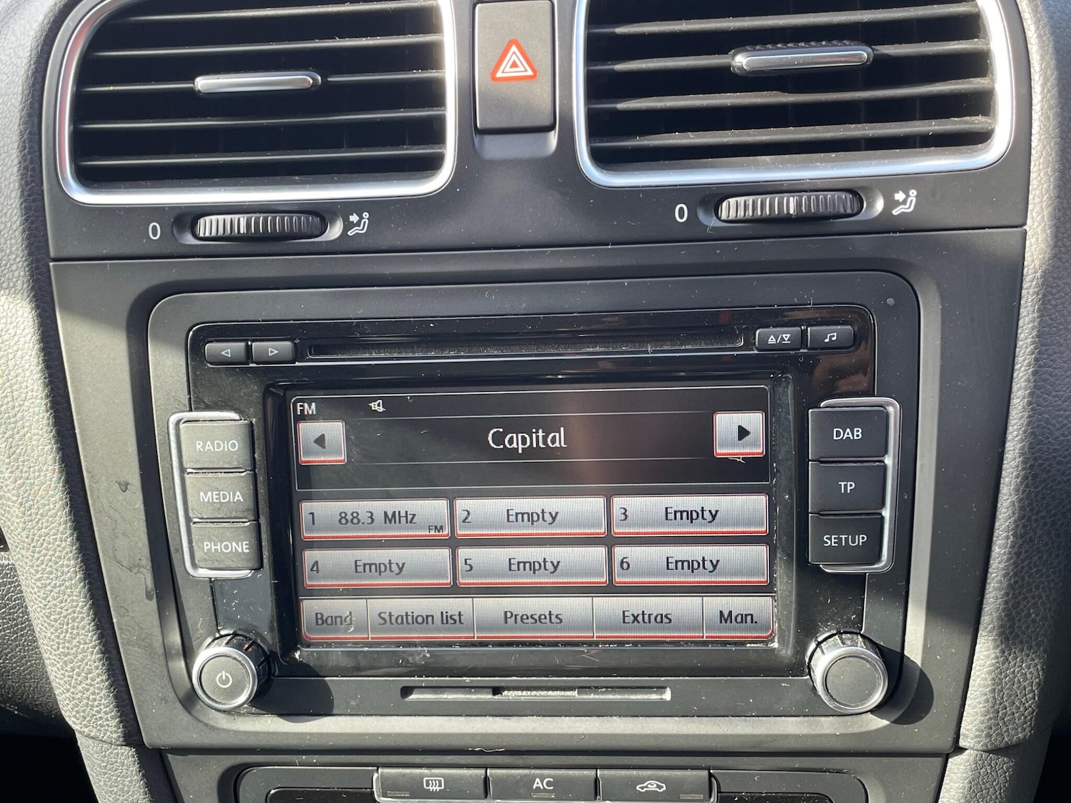 Used Volkswagen Golf 2011 for sale - 76992575: Photo 32