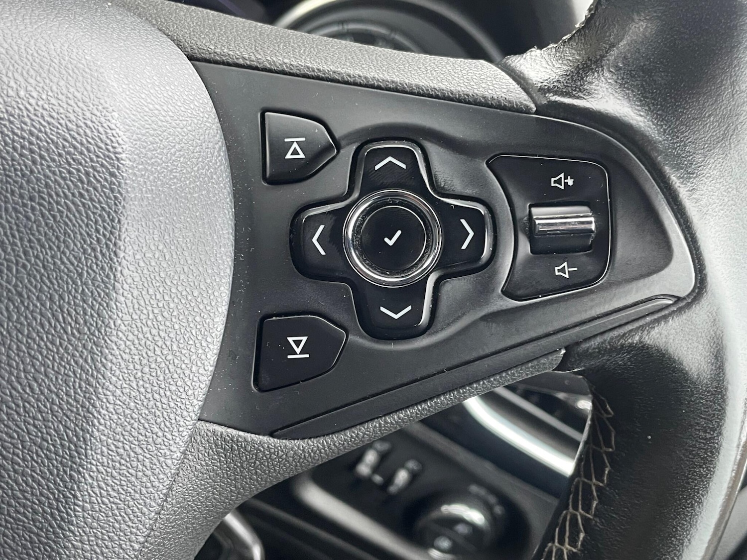 Used Vauxhall Astra 2017 for sale - 76251251: Photo 32