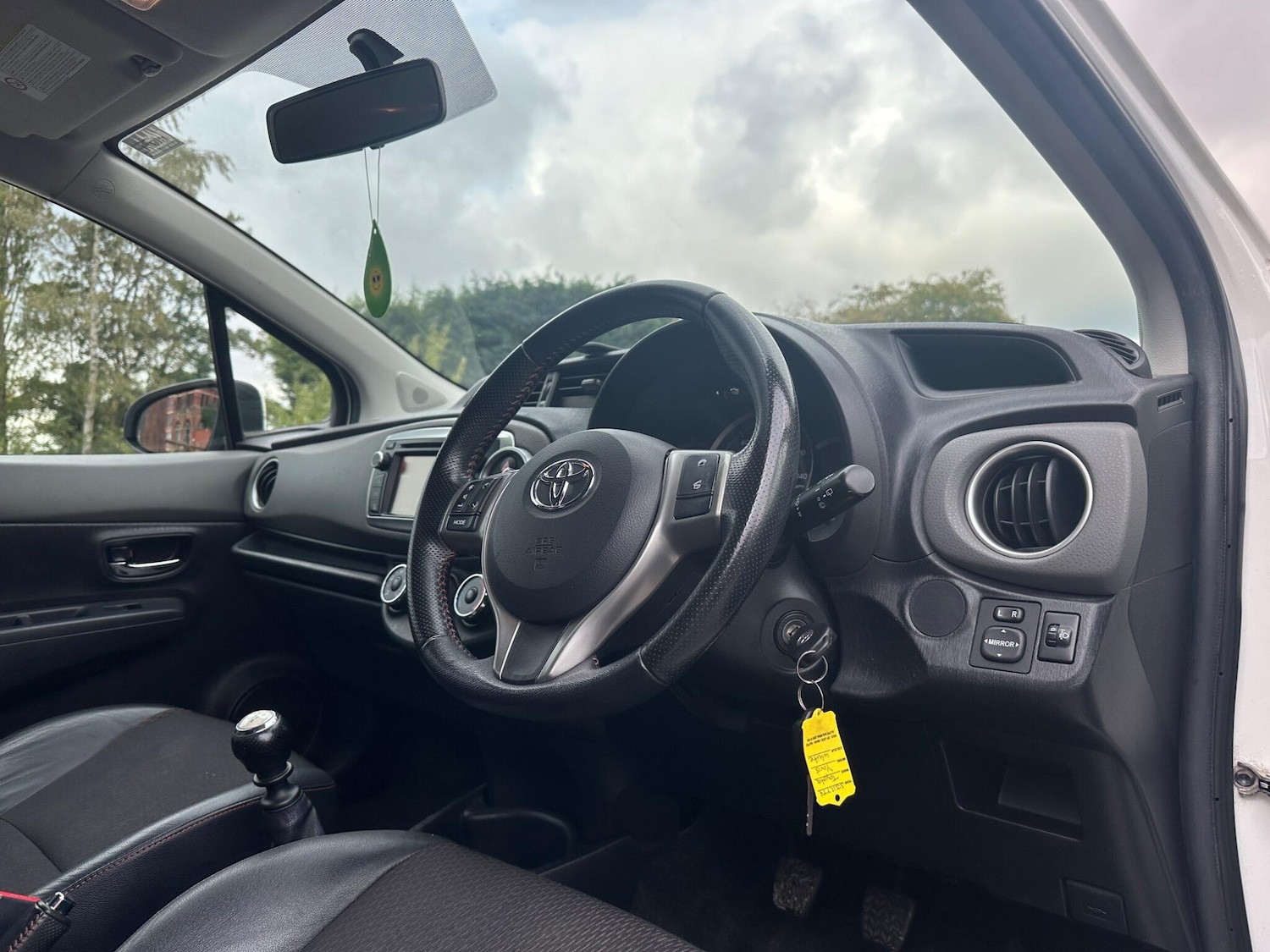 Used Toyota Yaris 2012 for sale - 76336291: Photo 22