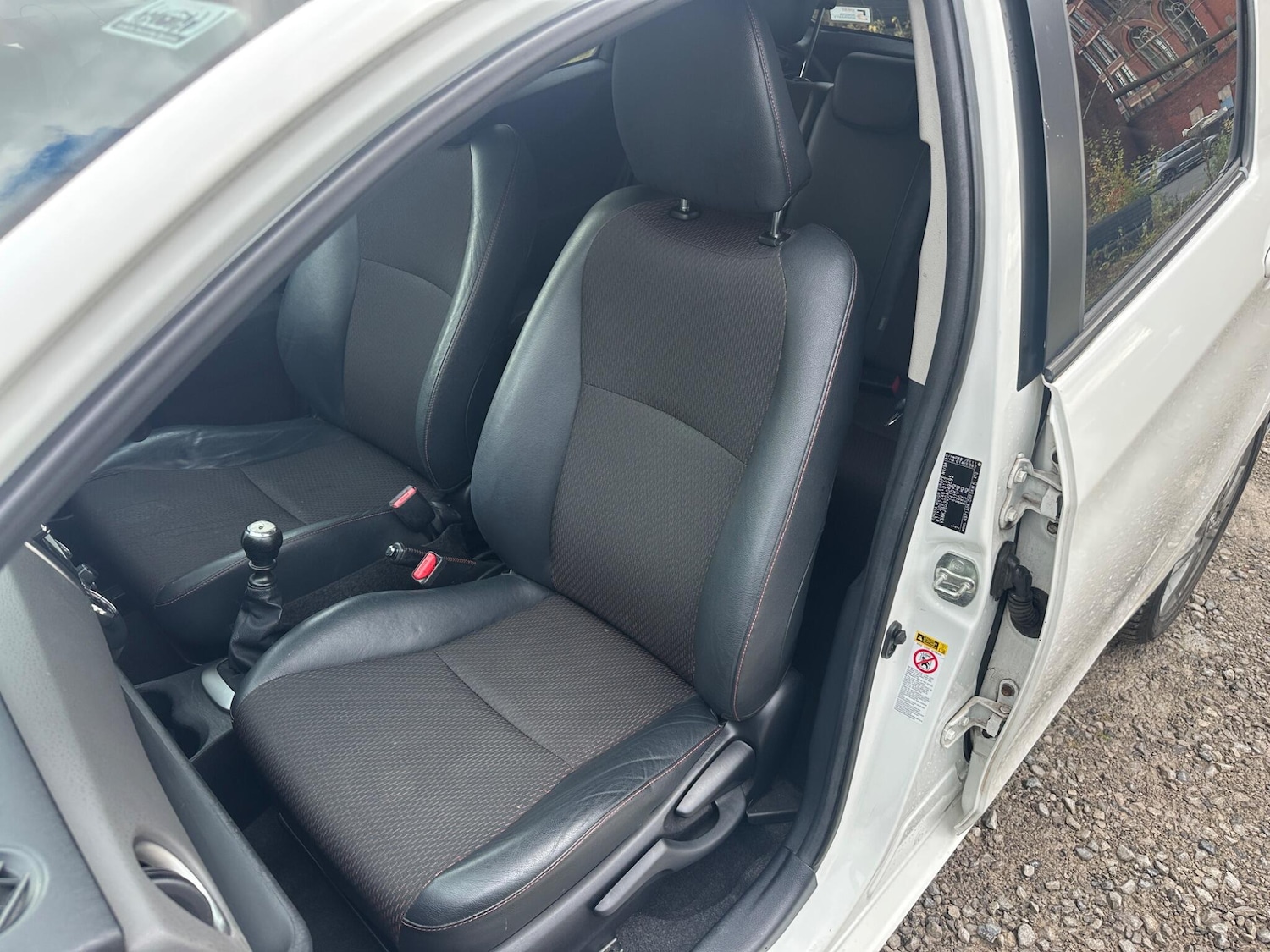 Used Toyota Yaris 2012 for sale - 76336291: Photo 24