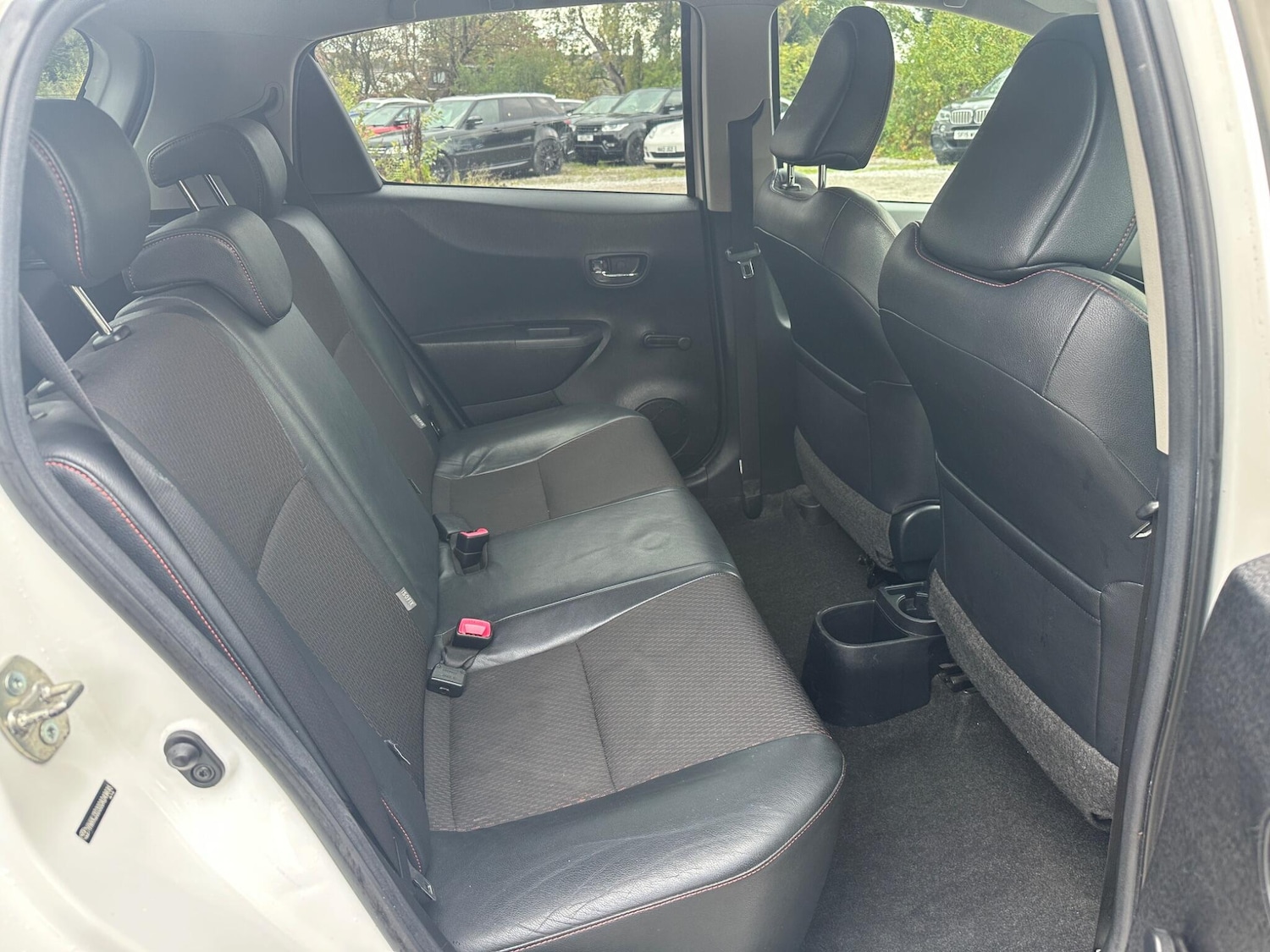 Used Toyota Yaris 2012 for sale - 76336291: Photo 27