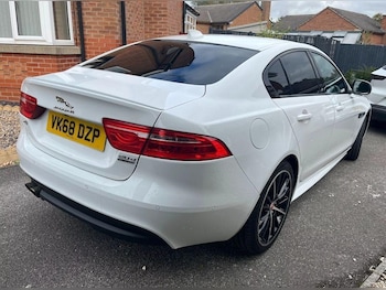 Used Jaguar XE 2018 for sale - 76306750: Photo 4