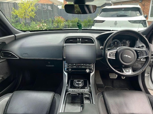 Used Jaguar XE 2018 for sale - 76306750: Photo 6