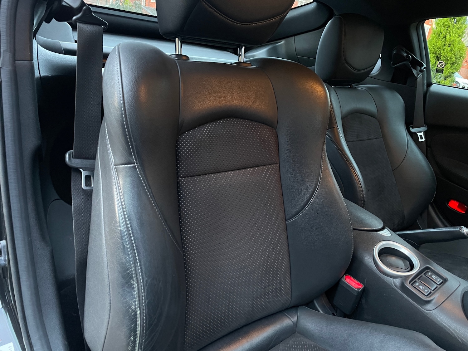 Used Nissan 370 Z 2011 for sale - 77881442: Photo 10