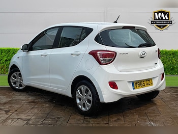 Used Hyundai i10 2015 for sale - 76471314: Photo