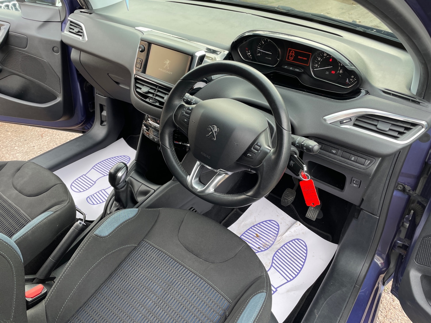 Used Peugeot 208 2015 for sale - 76620637: Photo 6