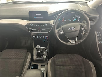 Used Ford Focus 2018 for sale - 76042642: Photo 2