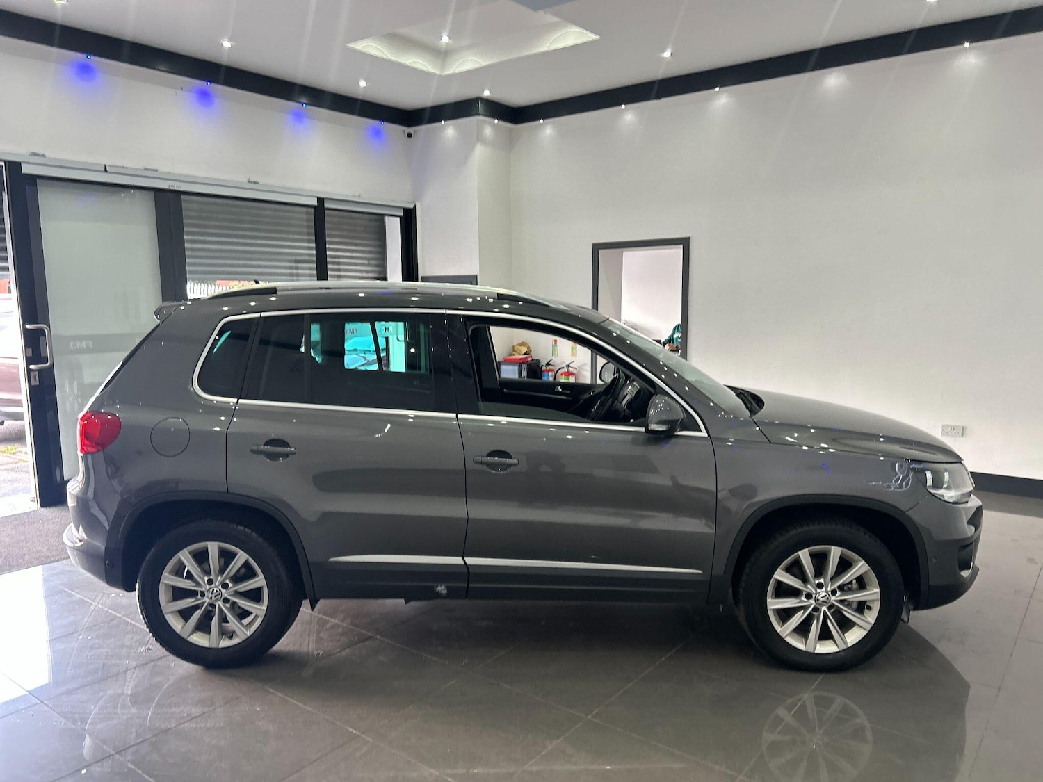 Used Volkswagen Tiguan 2012 for sale - 76083687: Photo 19