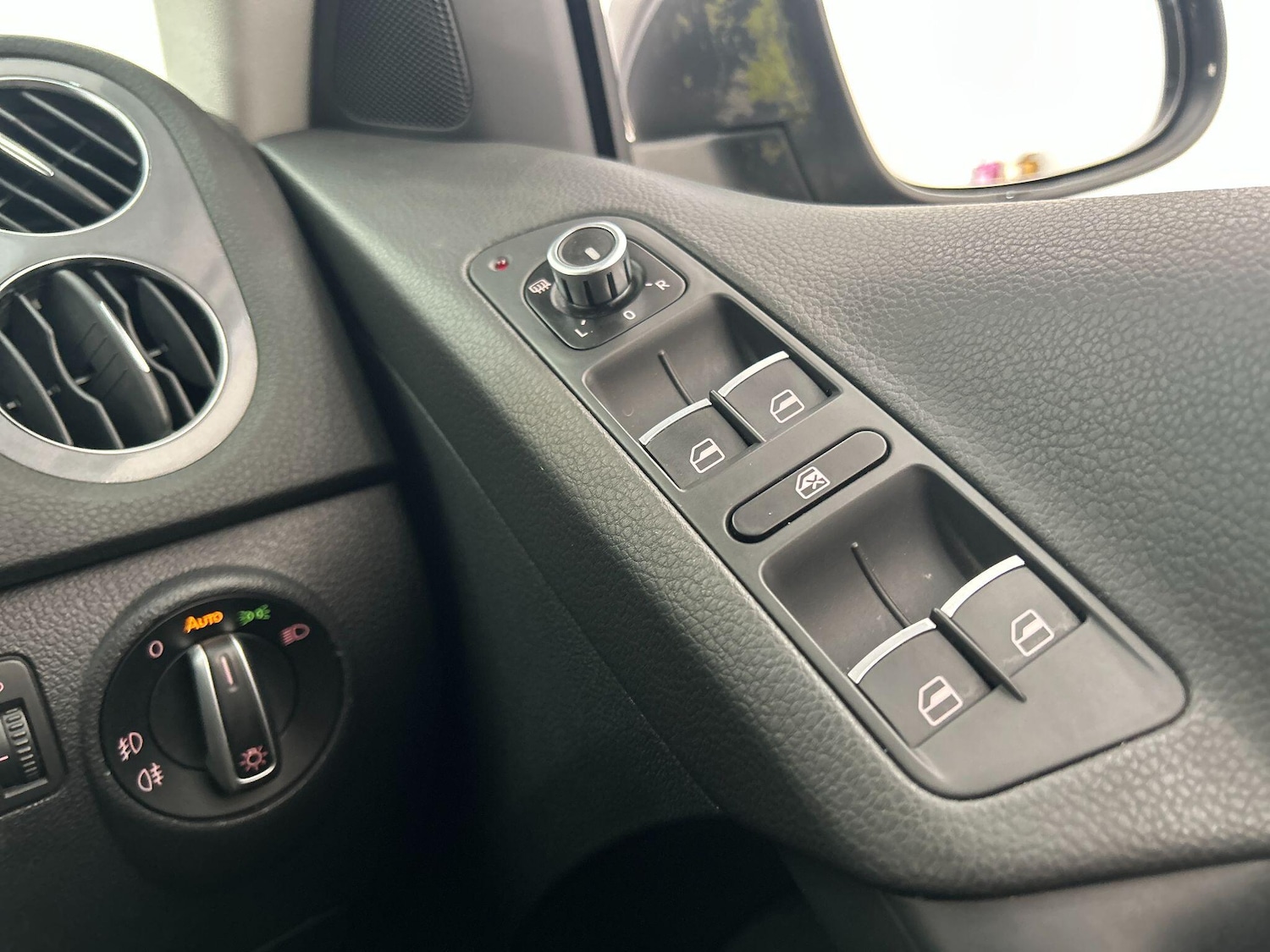 Used Volkswagen Tiguan 2012 for sale - 76083687: Photo 40