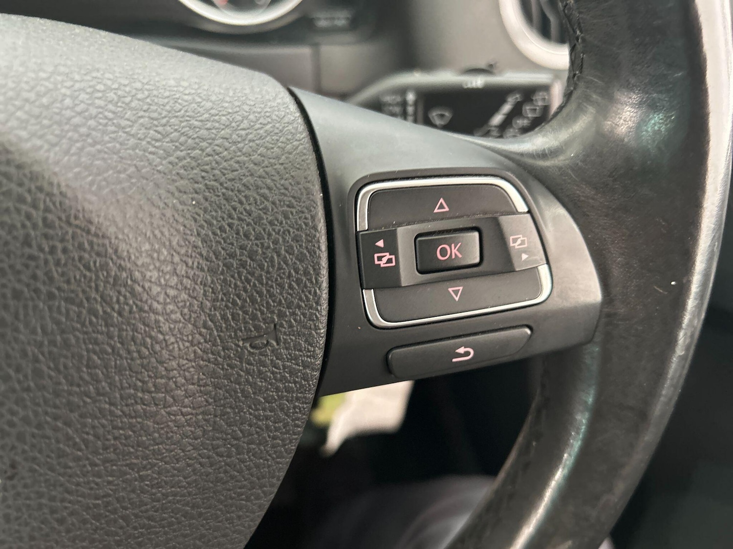 Used Volkswagen Tiguan 2012 for sale - 76083687: Photo 42