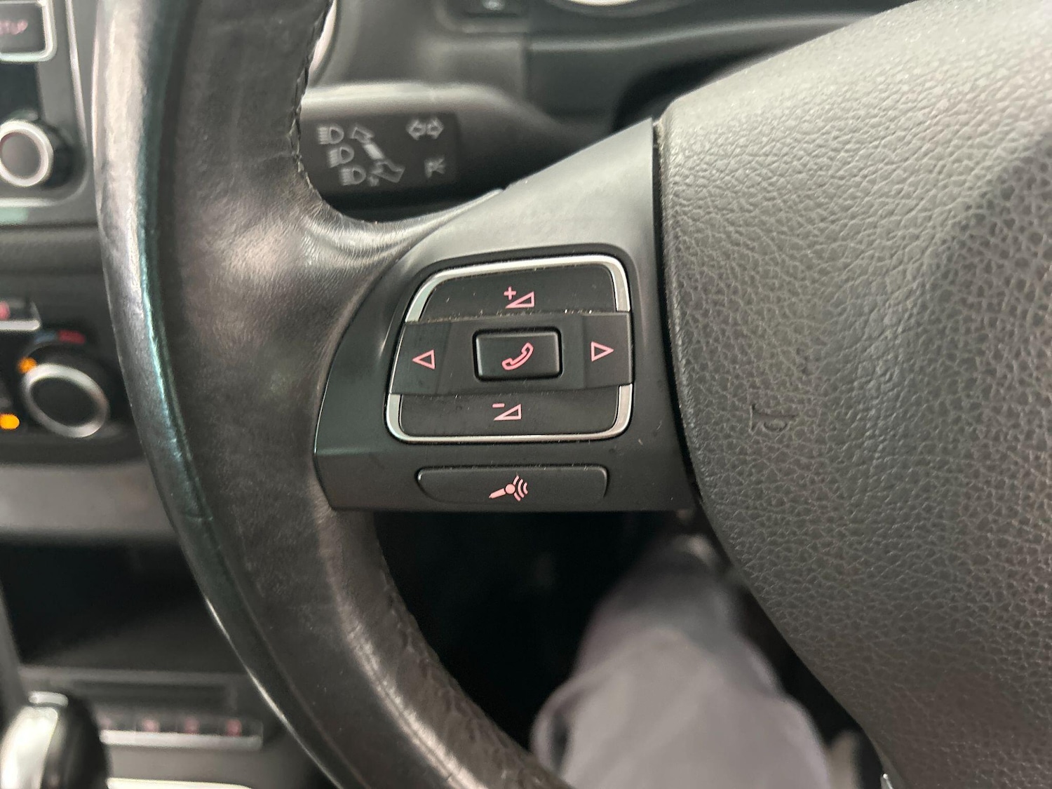 Used Volkswagen Tiguan 2012 for sale - 76083687: Photo 43