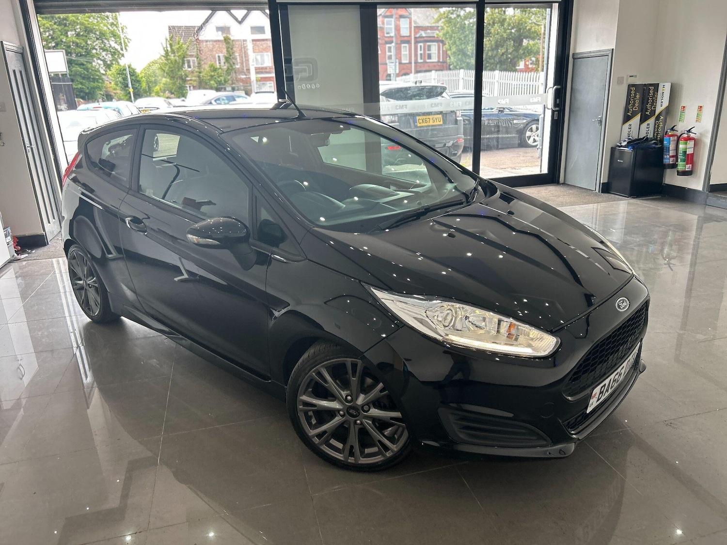 Used Ford Fiesta 2017 for sale - 76306189: Photo 1