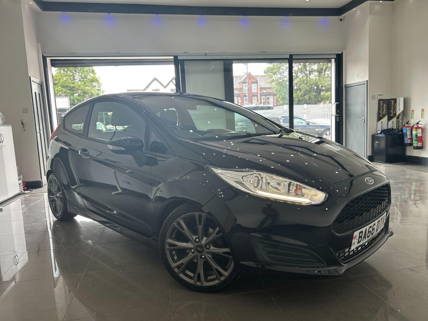 Used Ford Fiesta 2017 for sale - 76306189: Photo 3