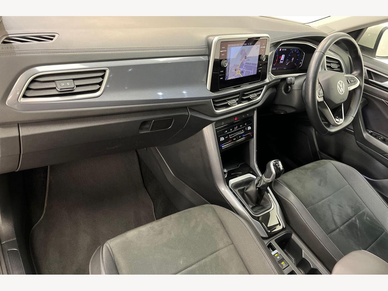 Used Volkswagen T-Roc 2023 for sale - 76676114: Photo 2