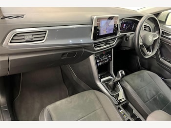 Used Volkswagen T-Roc 2023 for sale - 76676114: Photo