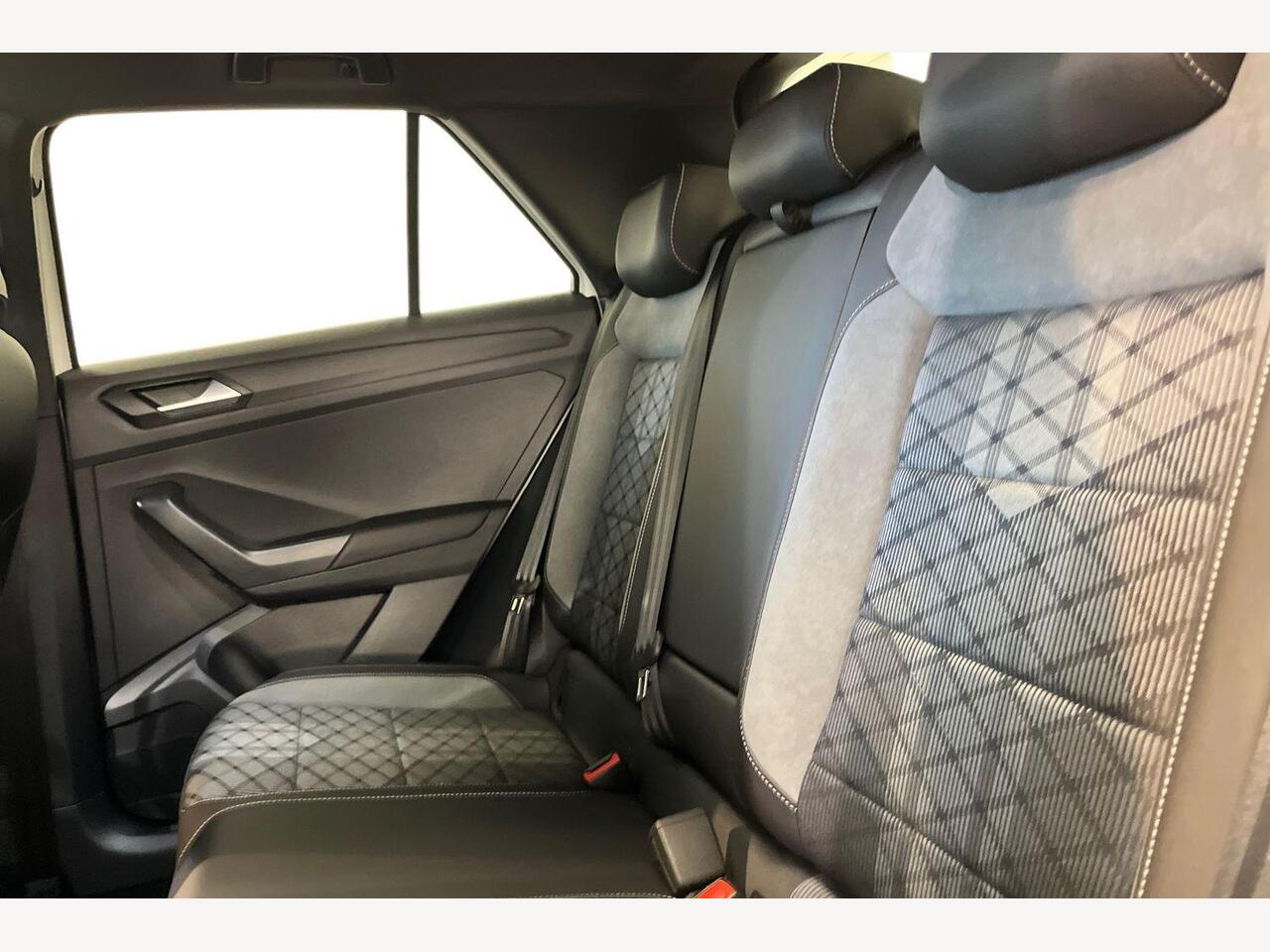 Used Volkswagen T-Roc 2024 for sale - 76677141: Photo 10