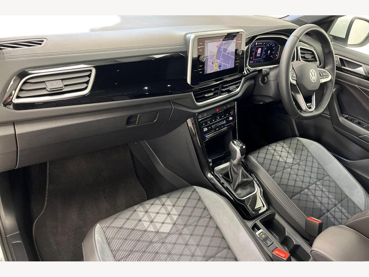 Used Volkswagen T-Roc 2024 for sale - 76677141: Photo 2