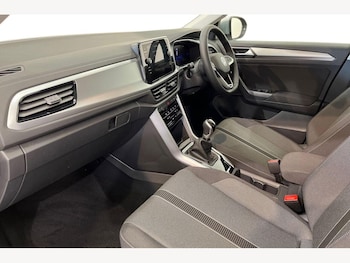 Used Volkswagen T-Roc 2025 for sale - 76679648: Photo