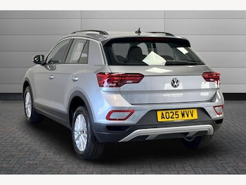 Used Volkswagen T-Roc 2025 for sale - 76679648: Photo