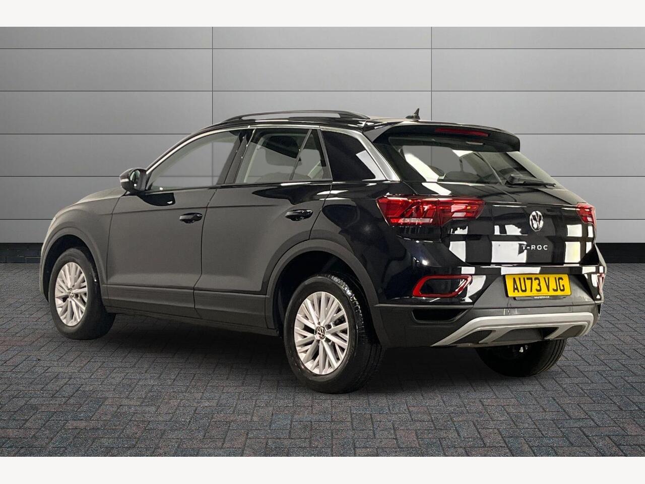 Used Volkswagen T-Roc 2023 for sale - 77528730: Photo 3