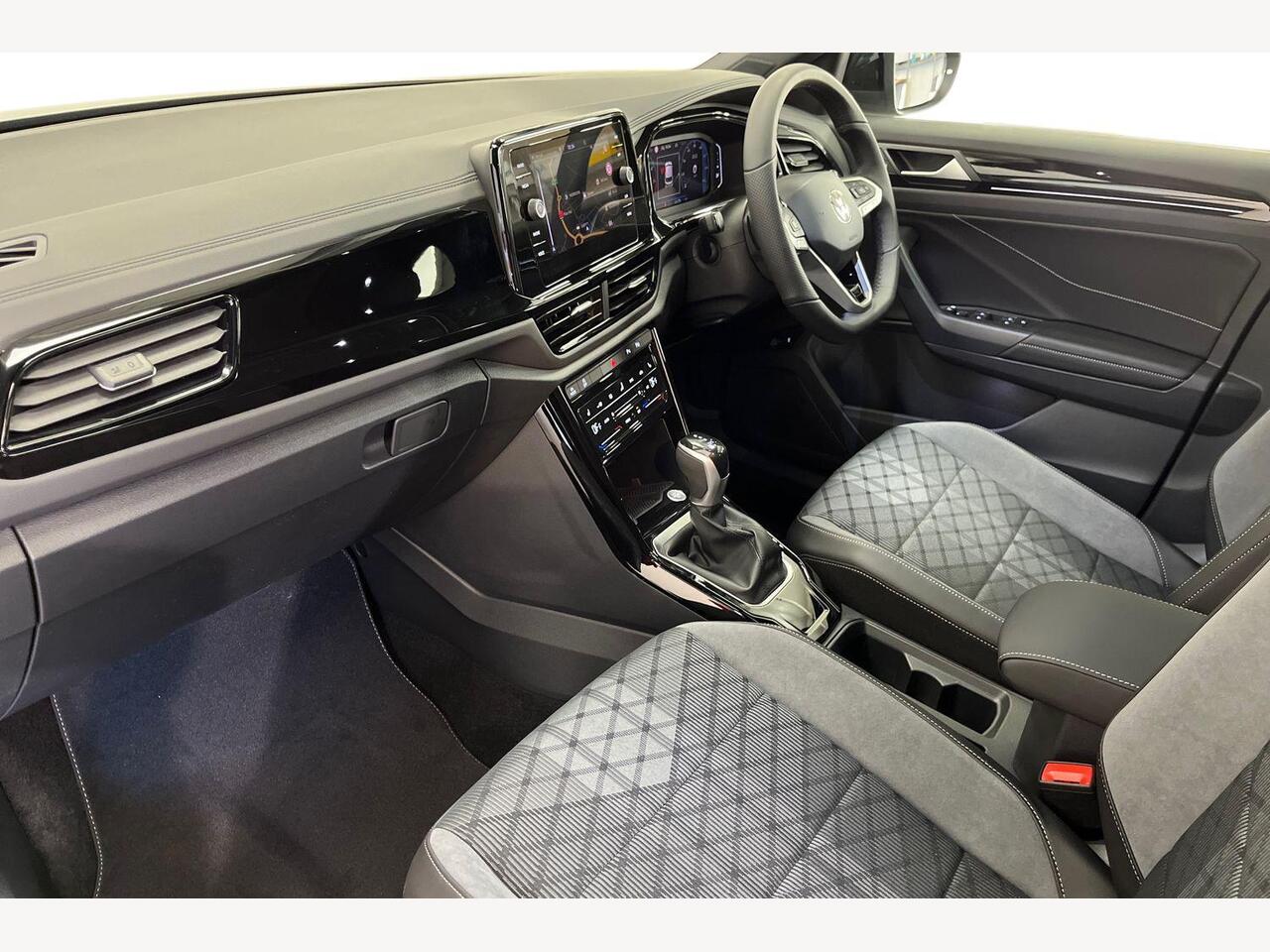 Used Volkswagen T-Roc 2025 for sale - 76692409: Photo 2