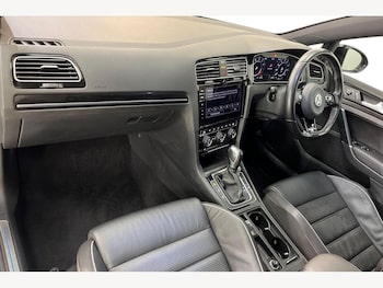 Used Volkswagen Golf 2019 for sale - 76999112: Photo