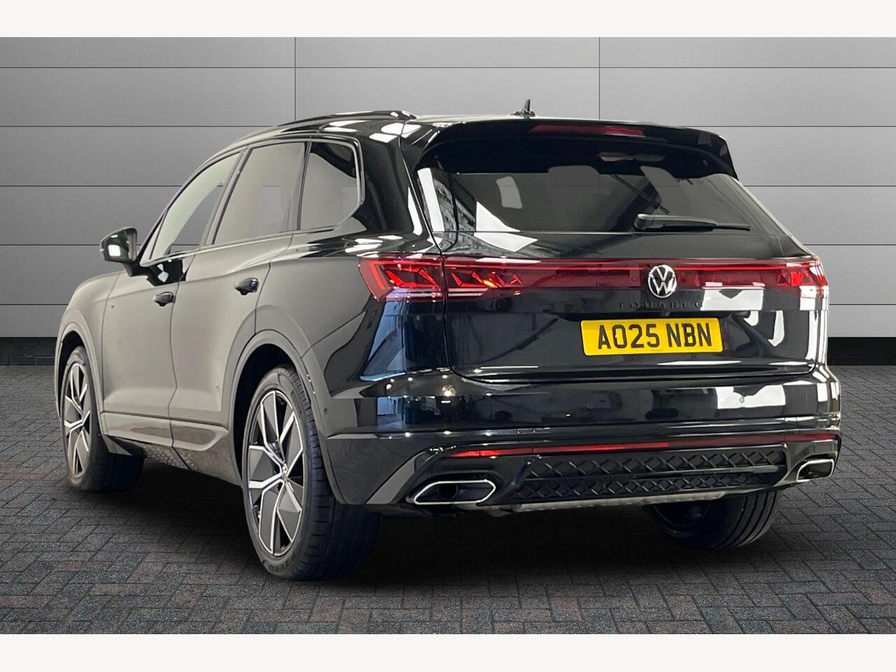 Used Volkswagen Touareg 2025 for sale - 76680531: Photo 3