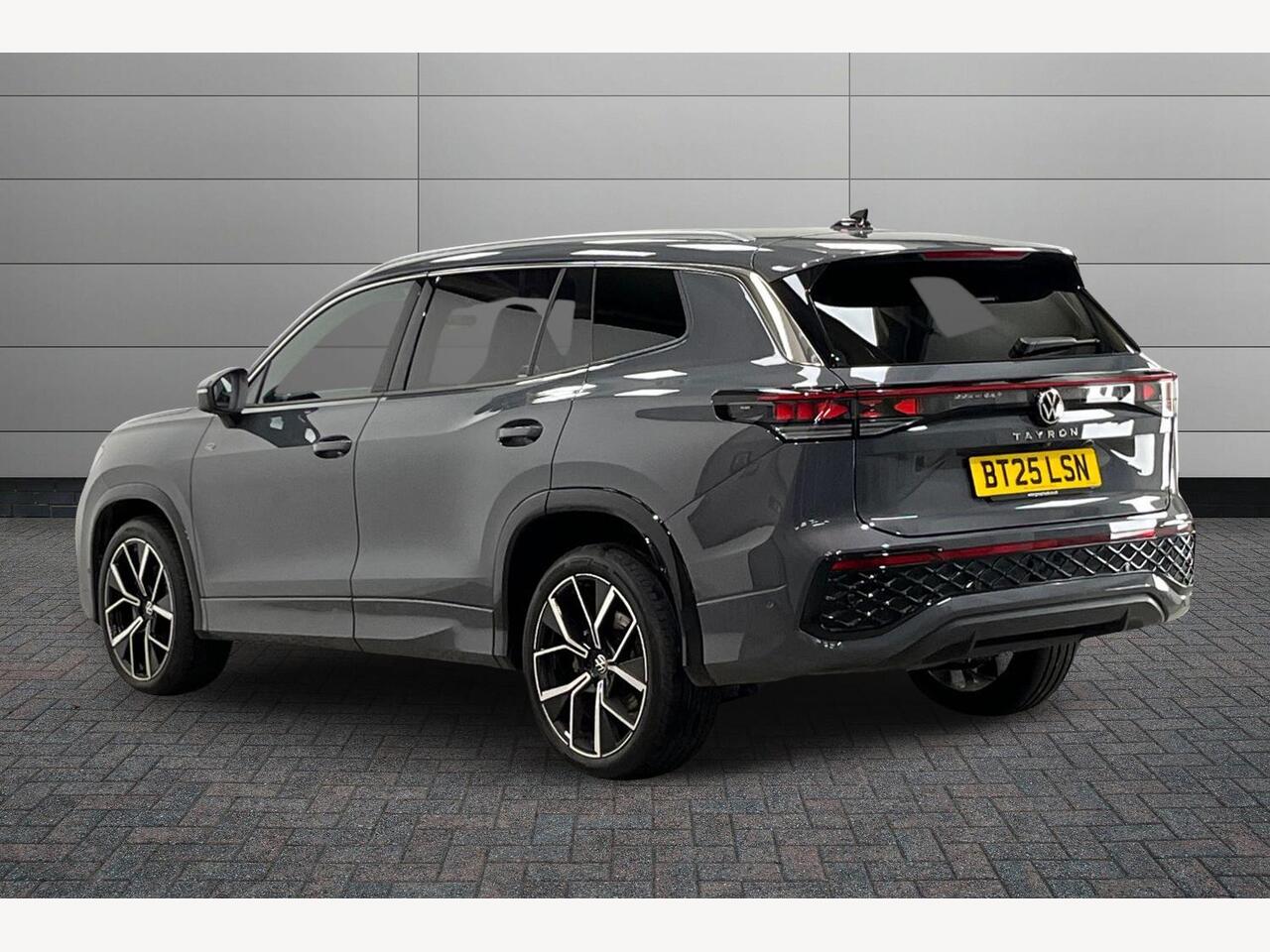 Used Volkswagen Touran 2025 for sale - 77528749: Photo 3