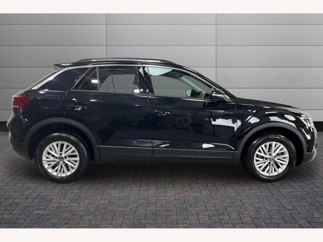 Used Volkswagen T-Roc 2023 for sale - 76675516: Photo 5