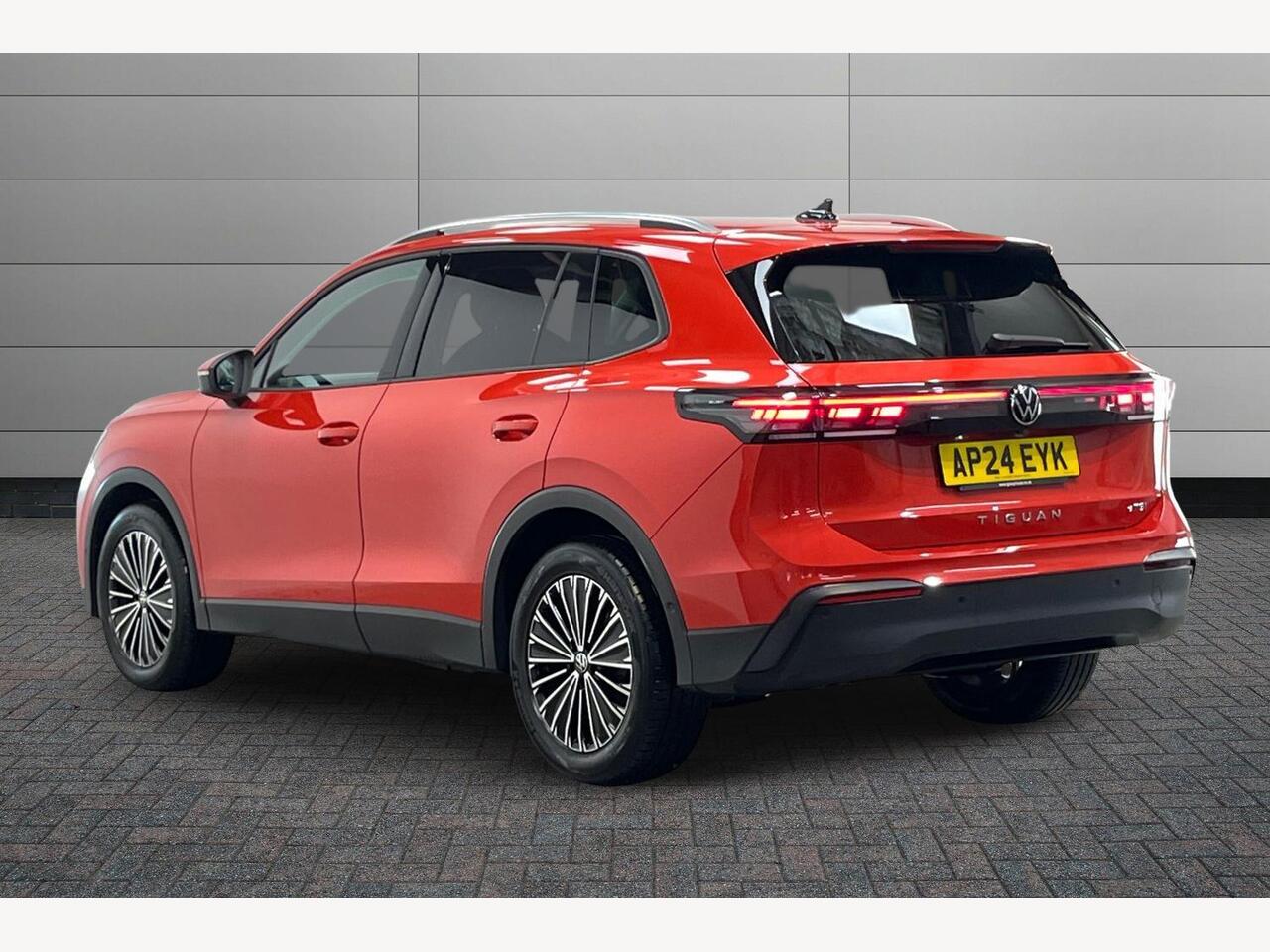 Used Volkswagen Tiguan 2024 for sale - 77647744: Photo 3