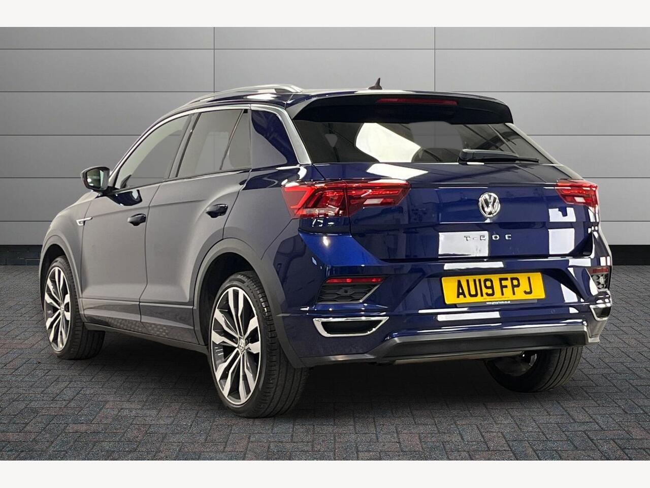 Used Volkswagen T-Roc 2019 for sale - 76673691: Photo 3