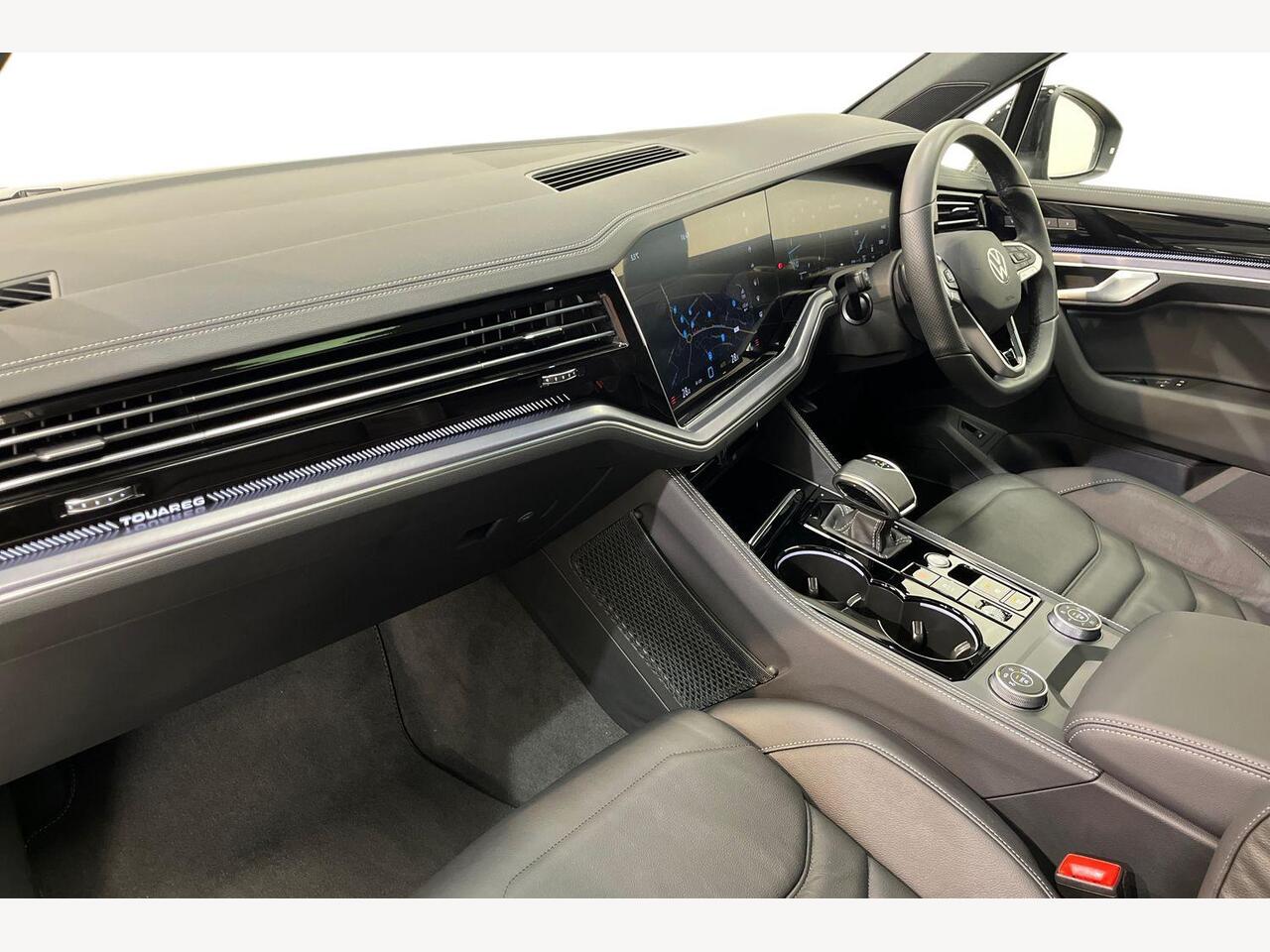 Used Volkswagen Touareg 2025 for sale - 77372779: Photo 2