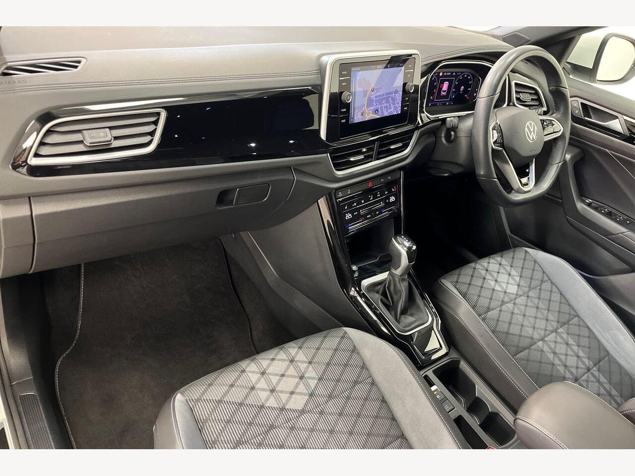 Used Volkswagen T-Roc 2023 for sale - 76676051: Photo 2