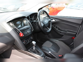 Used Ford Focus 2017 for sale - 75356037: Photo