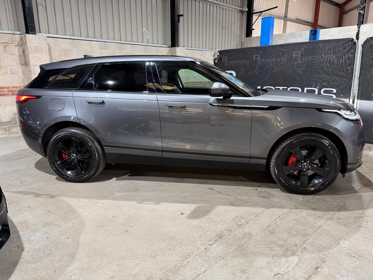 Used Land Rover Range Rover Velar 2018 for sale - 77931776: Photo 2