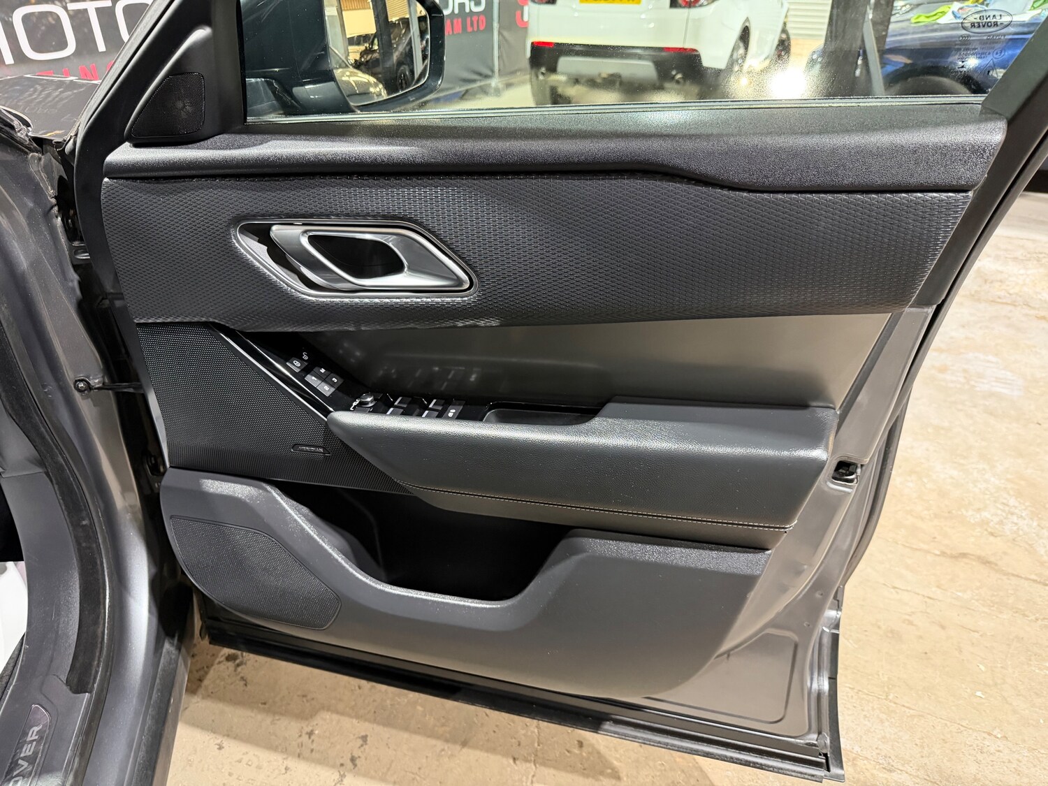 Used Land Rover Range Rover Velar 2018 for sale - 77931776: Photo 22