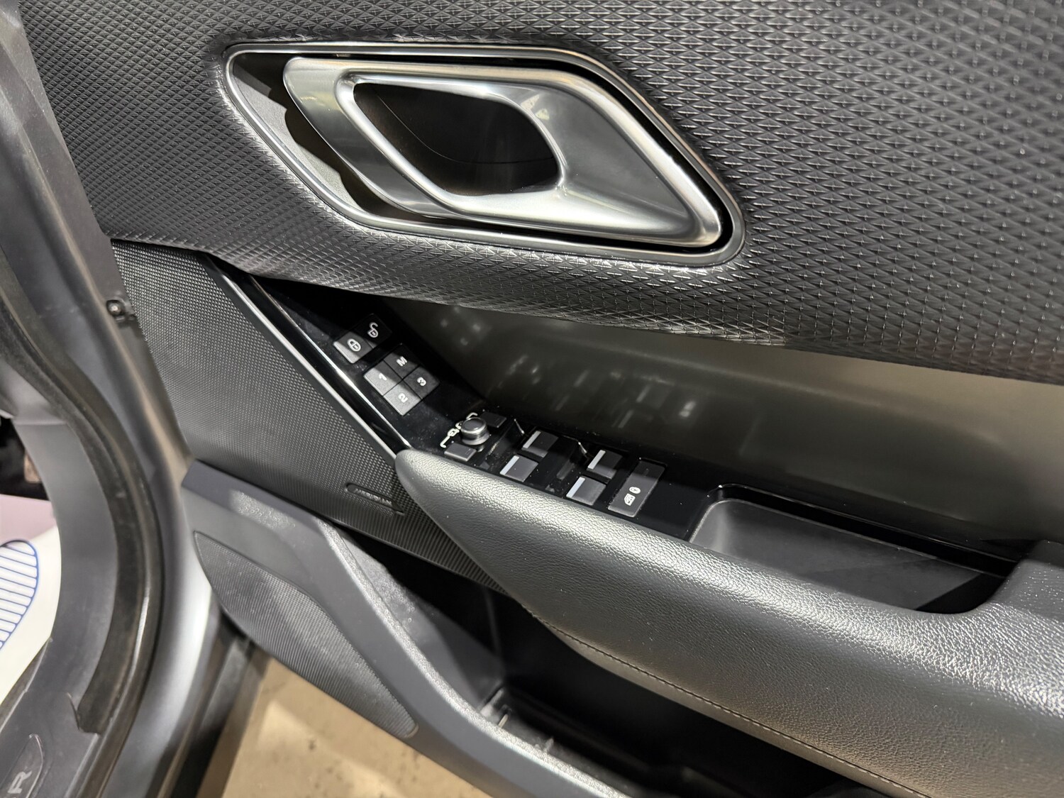 Used Land Rover Range Rover Velar 2018 for sale - 77931776: Photo 23