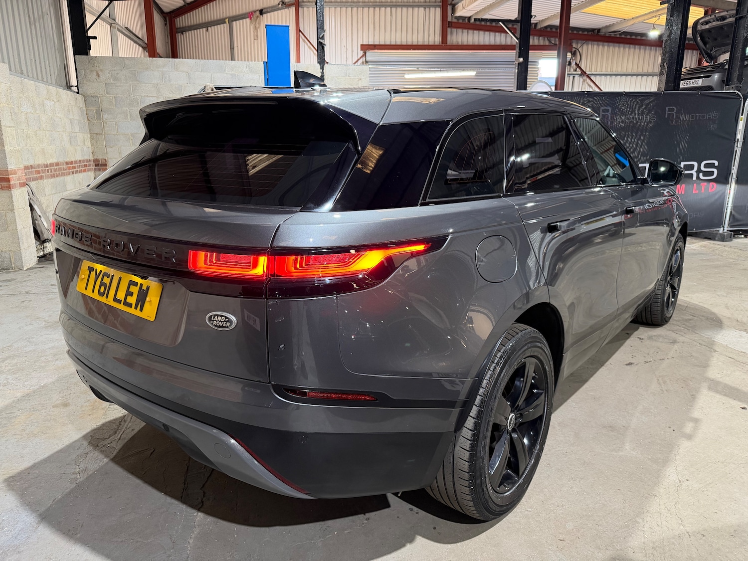 Used Land Rover Range Rover Velar 2018 for sale - 77931776: Photo 3