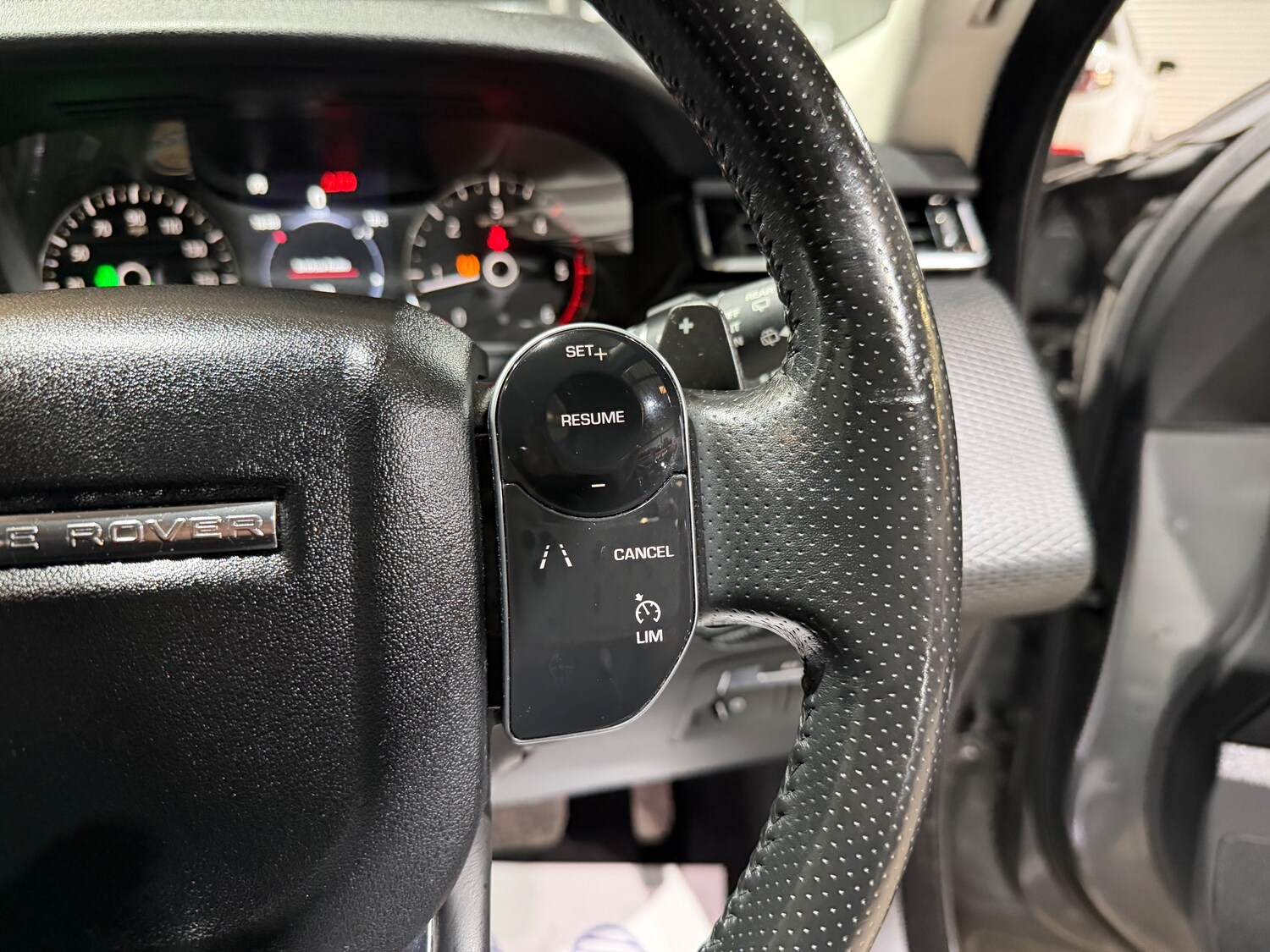 Used Land Rover Range Rover Velar 2018 for sale - 77931776: Photo 32