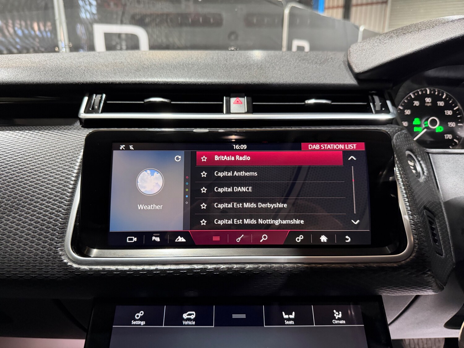 Used Land Rover Range Rover Velar 2018 for sale - 77931776: Photo 41