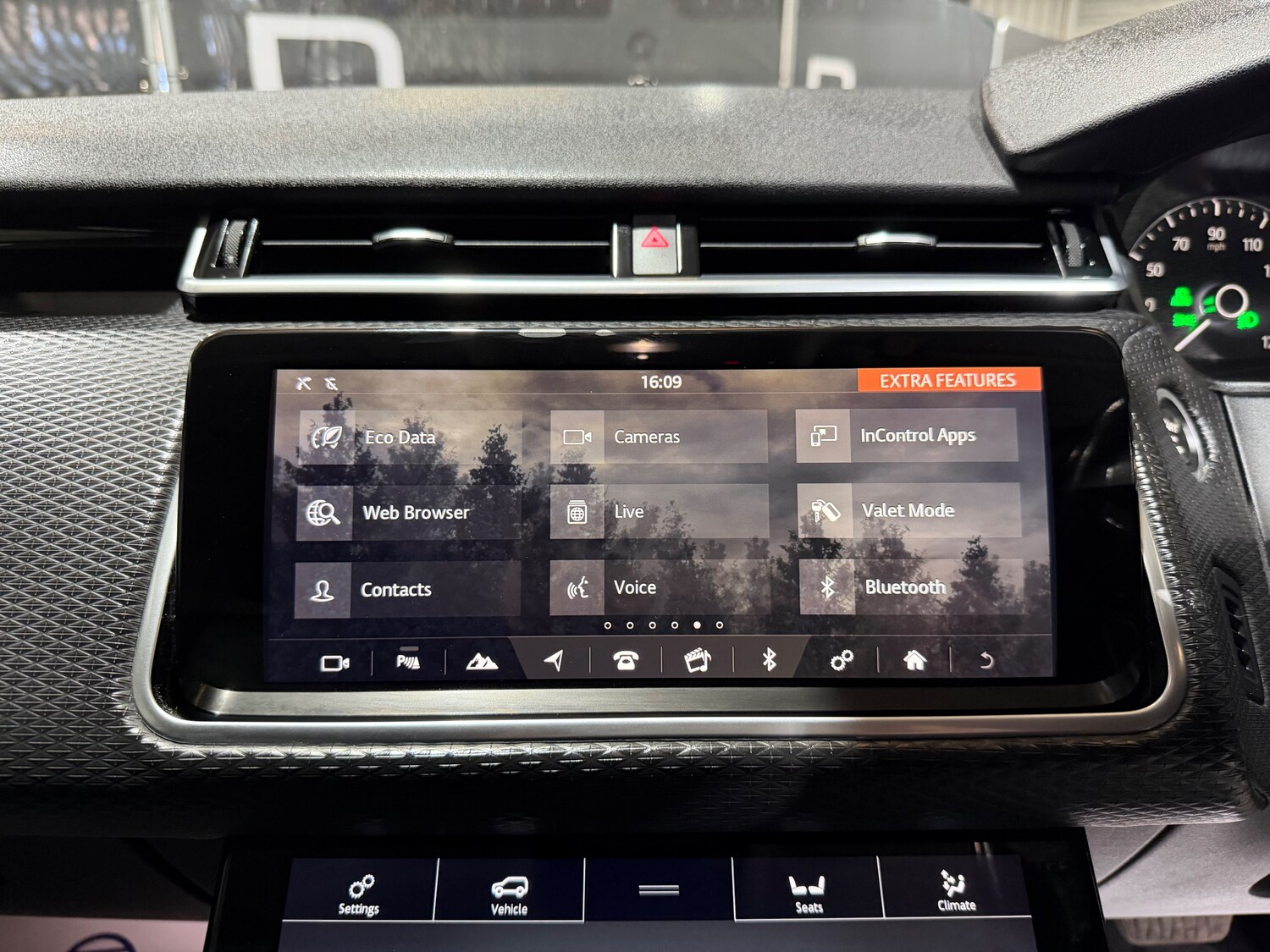 Used Land Rover Range Rover Velar 2018 for sale - 77931776: Photo 42