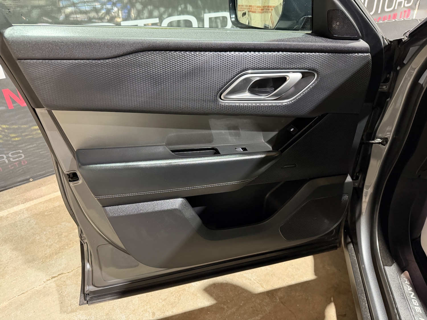 Used Land Rover Range Rover Velar 2018 for sale - 77931776: Photo 7